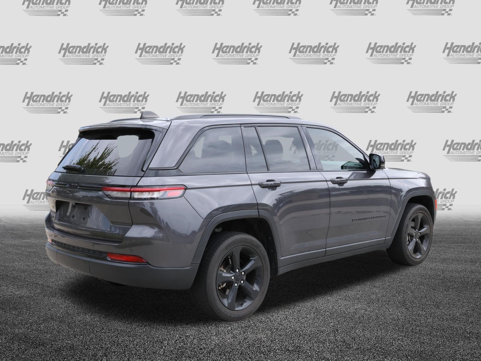 Used 2023 Jeep Grand Cherokee Altitude AWD/4WD image 9