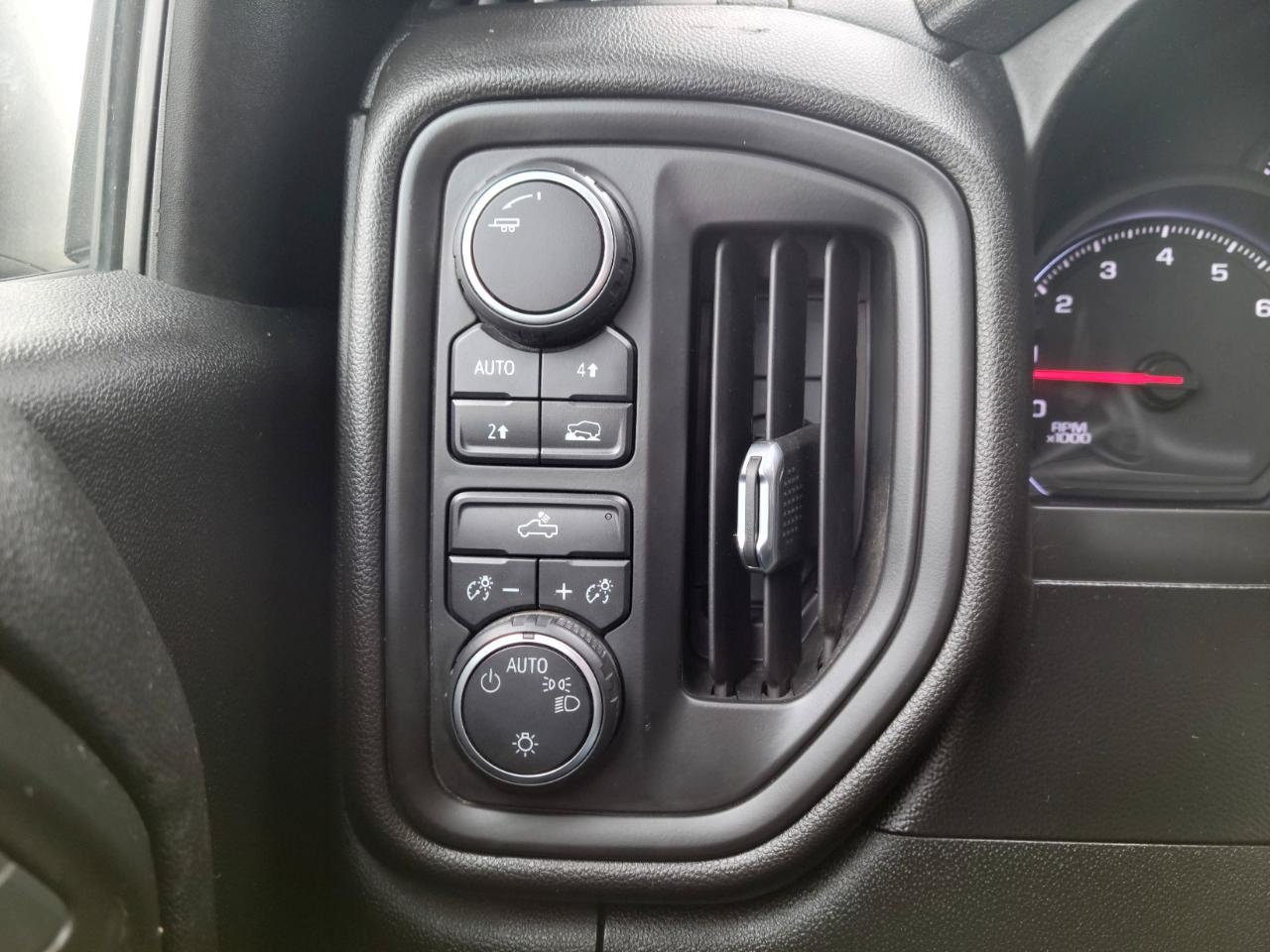 Used 2019 Chevrolet Silverado 1500 Custom AWD/4WD image 12