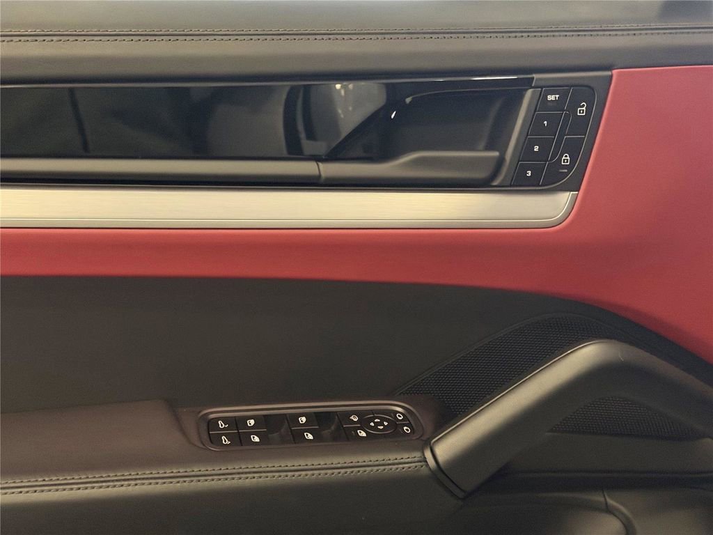 Certified 2025 Porsche Cayenne GTS AWD/4WD image 13