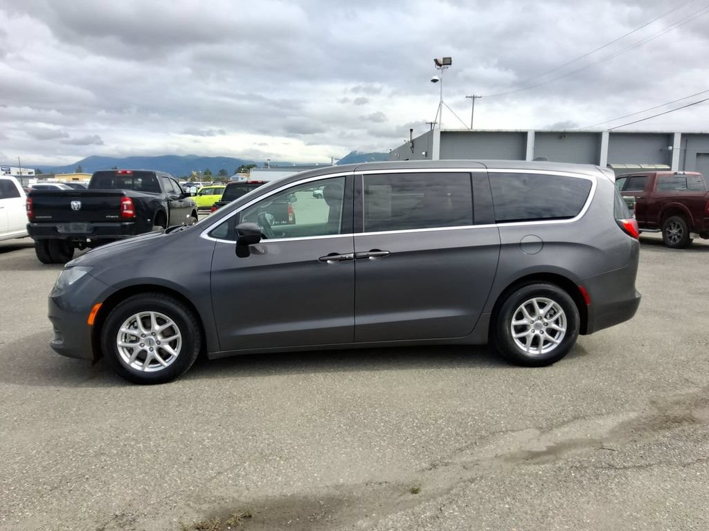 Certified 2023 Chrysler Voyager LX FWD image 5