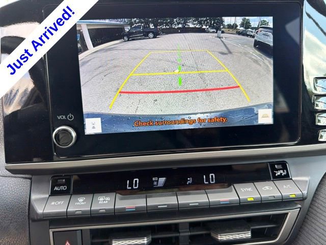 Used 2025 Toyota Camry SE FWD image 15