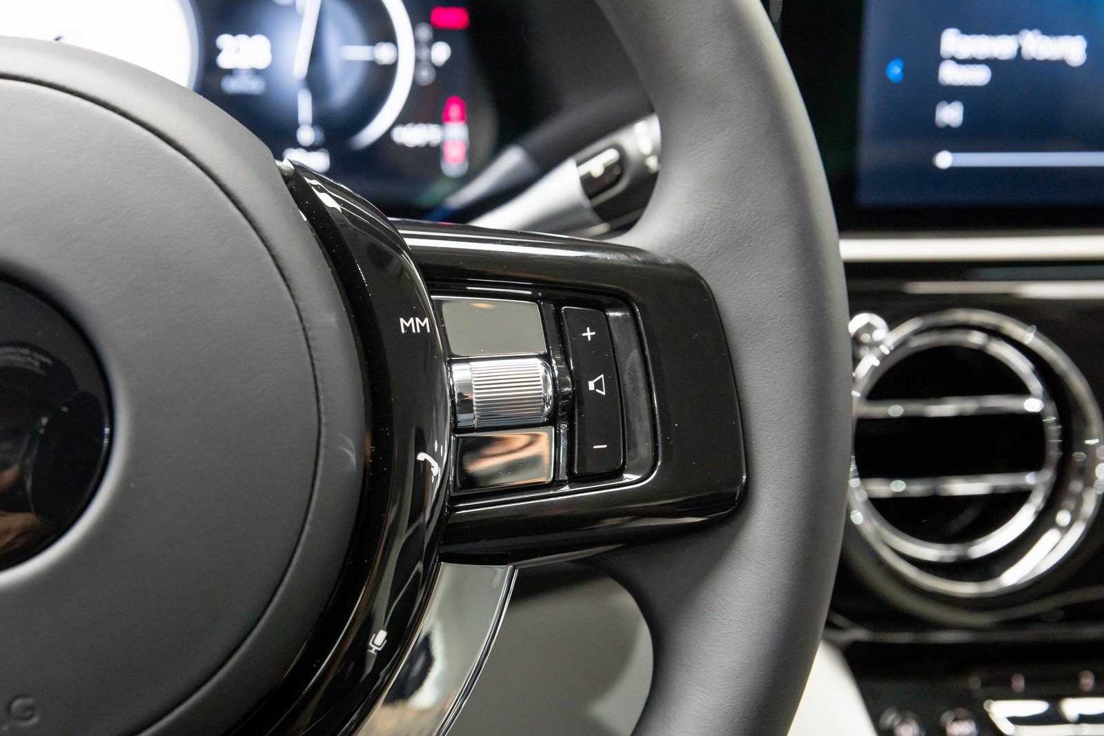 New 2026 Rolls-Royce Spectre image 14