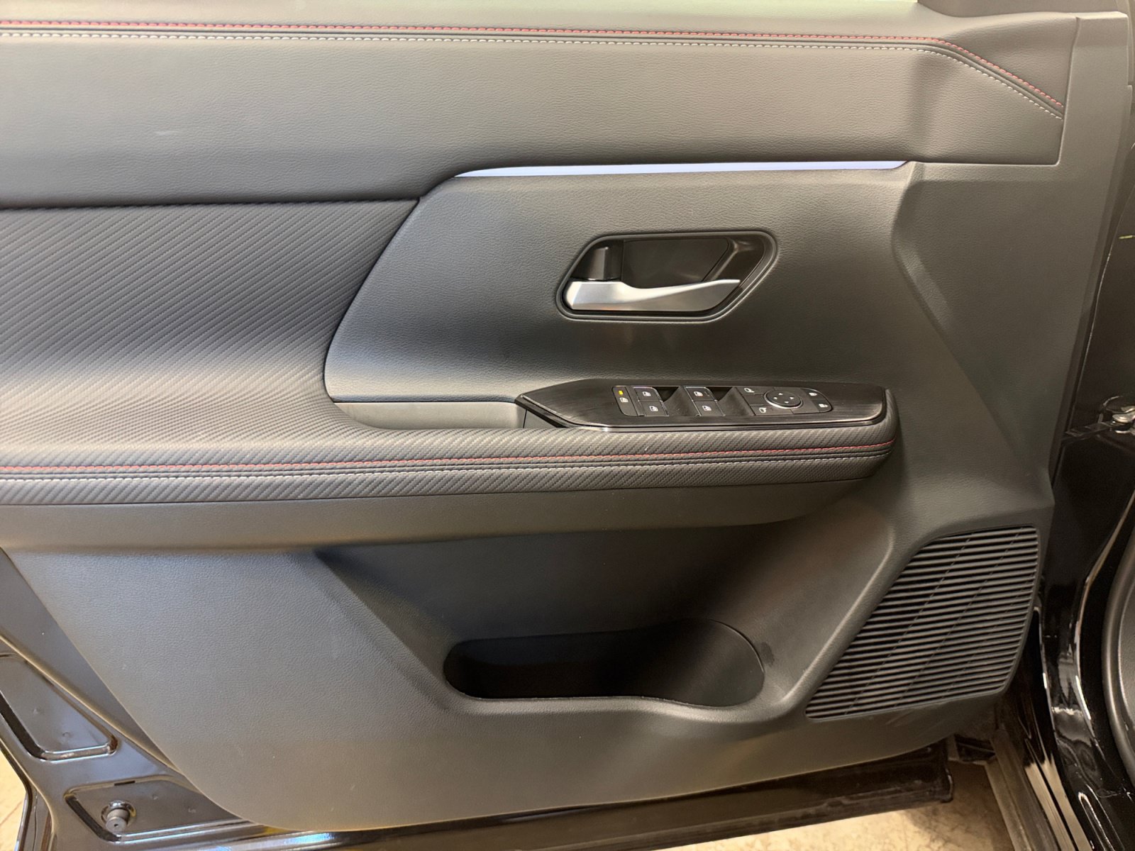 Used 2026 Nissan Kicks SR FWD image 26