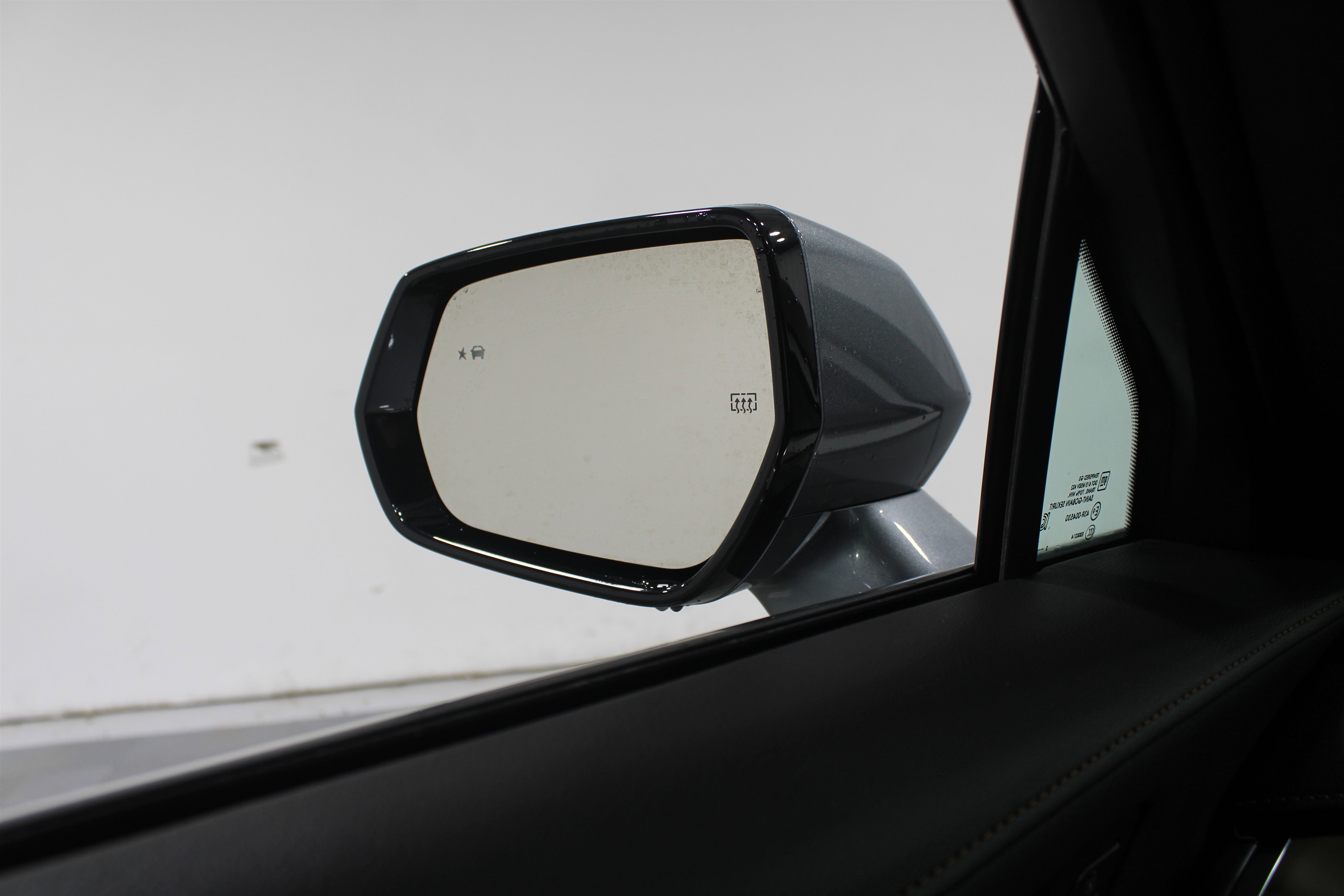 Used 2024 Cadillac XT4 Luxury w/ Cold Weather Package image 18