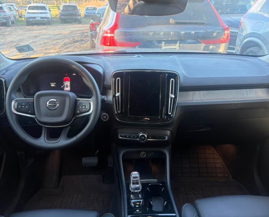 Used 2023 Volvo XC40 B5 Plus w/ Driver Assist Package image 6