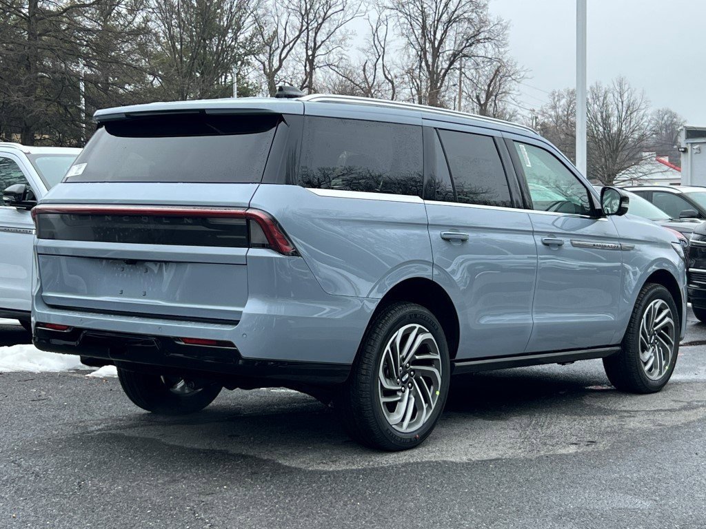 New 2026 Lincoln Navigator Reserve image 4