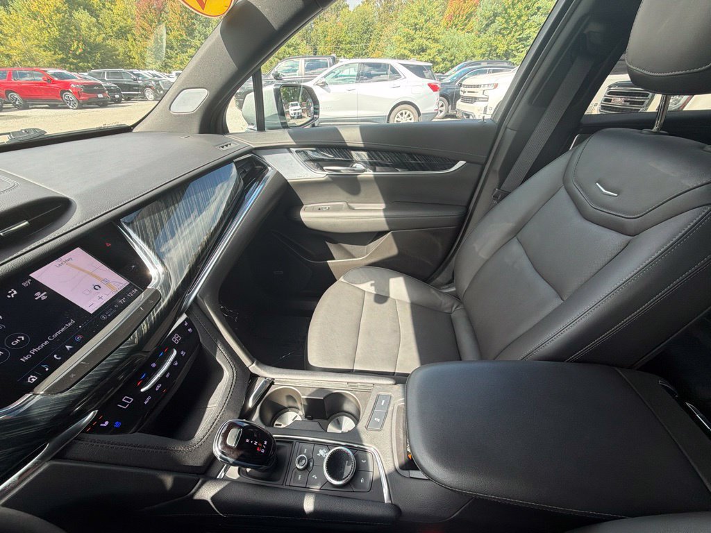 Used 2024 Cadillac XT6 Premium Luxury w/ Technology Package AWD/4WD image 21