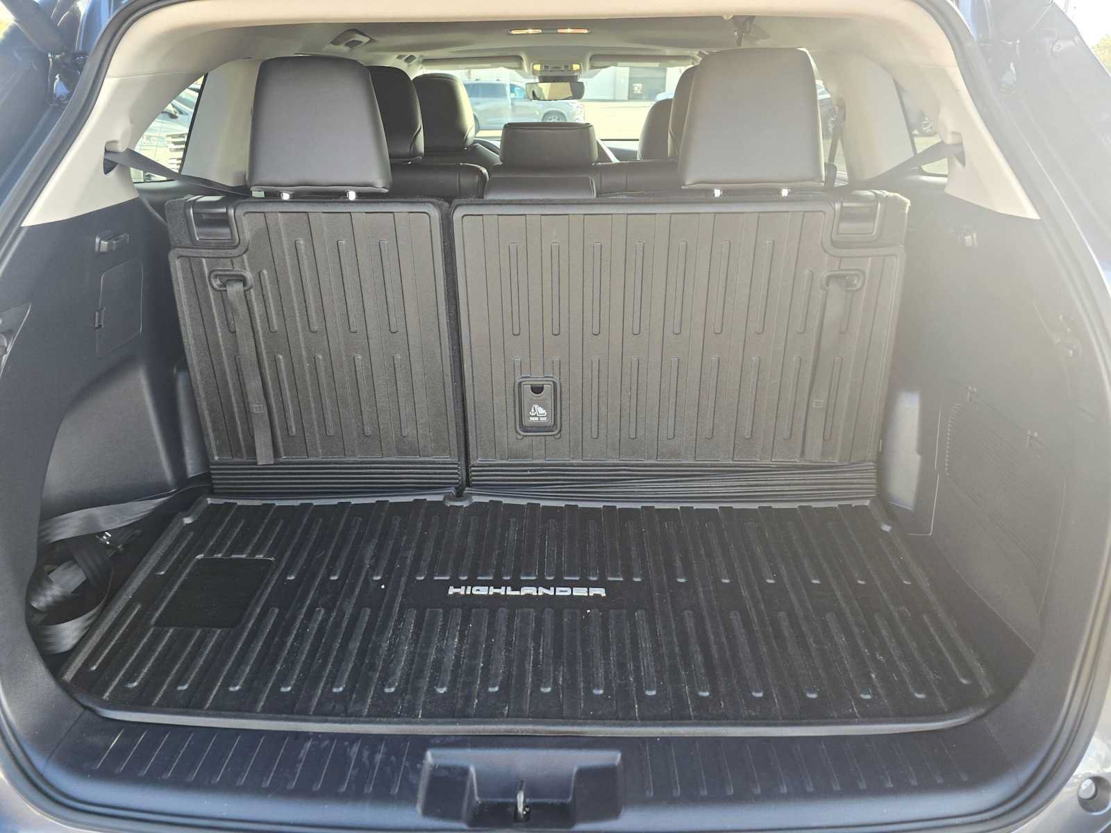 Used 2024 Toyota Highlander XLE AWD/4WD image 14