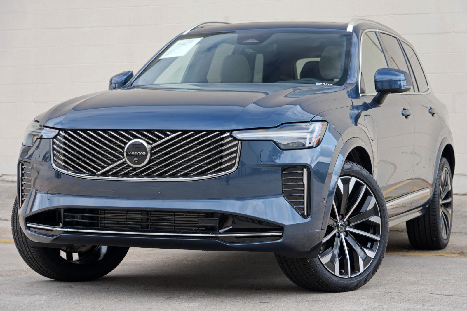 Used 2025 Volvo XC90 T8 Plus w/ Protection Package Premier AWD/4WD image 3