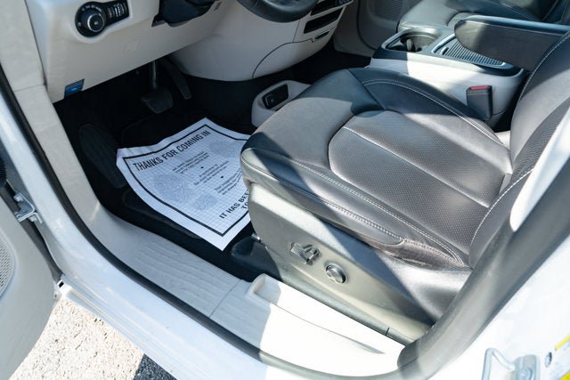 Used 2024 Chrysler Pacifica Touring-L FWD image 28