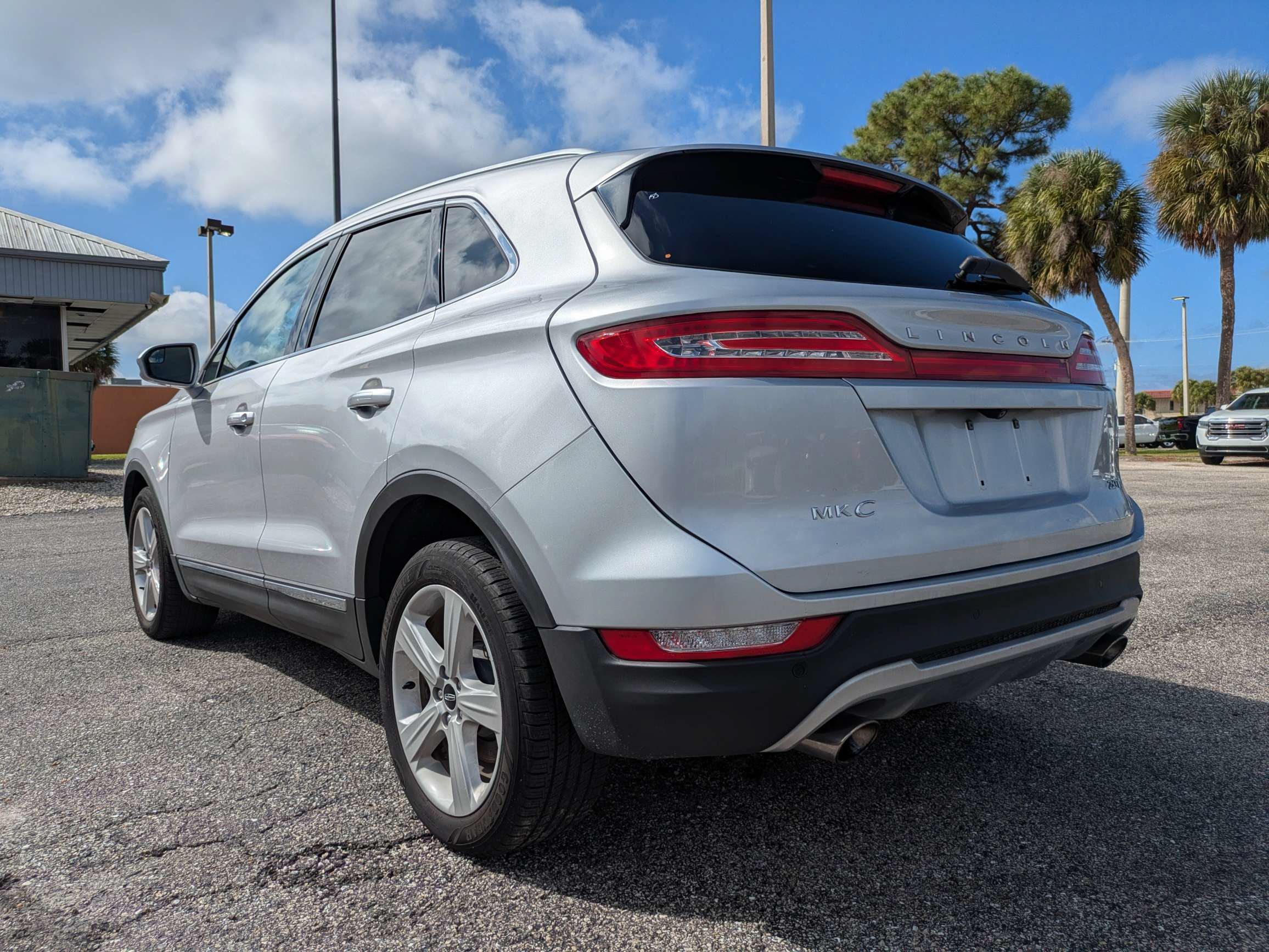 Used 2017 Lincoln MKC Premiere FWD image 6