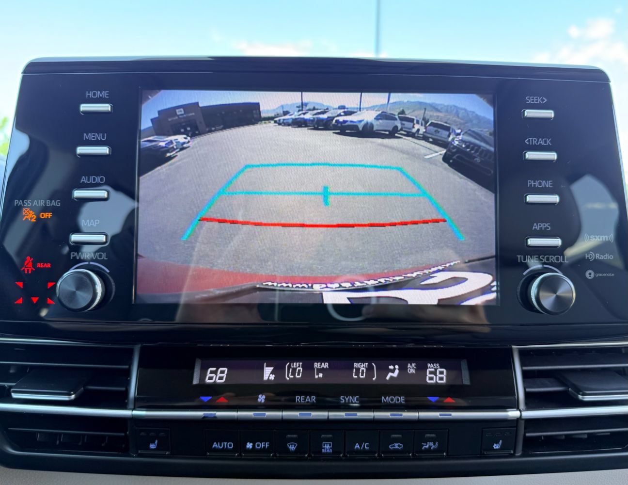 Used 2022 Toyota Sienna XLE AWD/4WD image 16