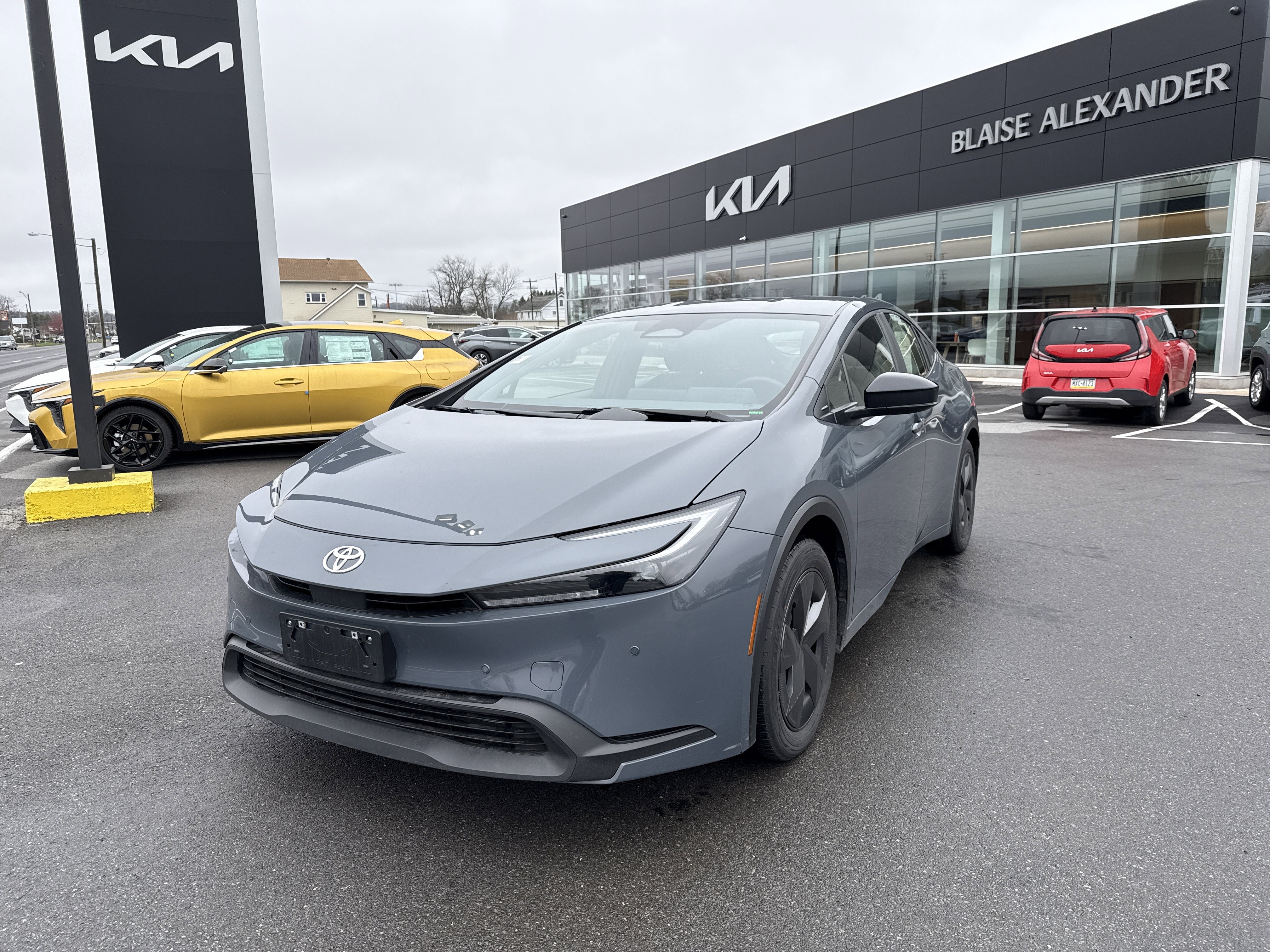 Used 2024 Toyota Prius LE FWD image 8