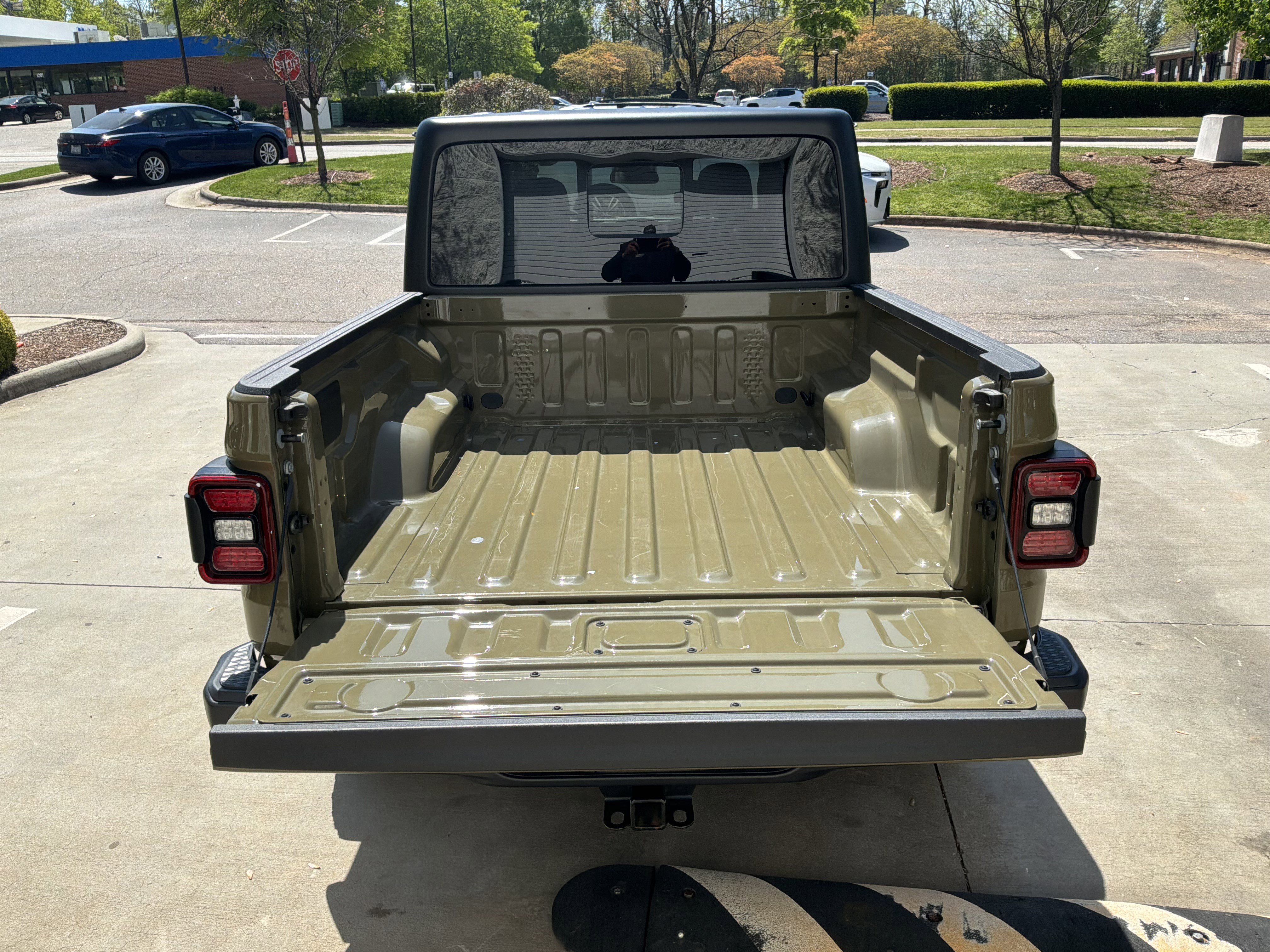 Used 2025 Jeep Gladiator Willys image 32