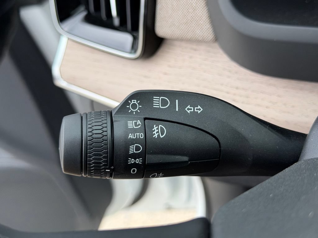 New 2026 Volvo XC90 B6 Plus w/ Protection Package Premier AWD/4WD image 30