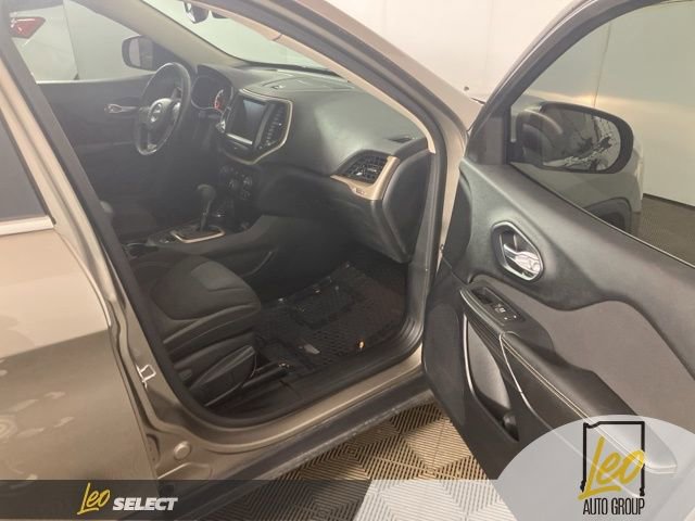 Used 2016 Jeep Cherokee Latitude w/ Comfort/Convenience Group image 18