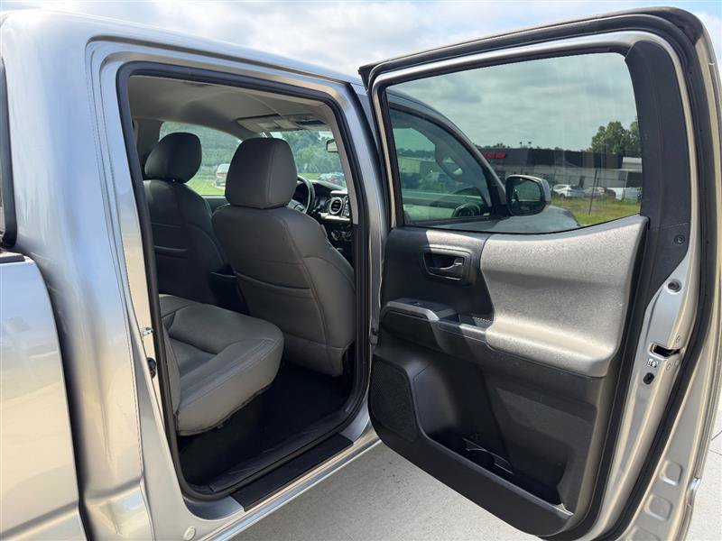 Used 2017 Toyota Tacoma SR5 w/ Tow Package AWD/4WD image 14