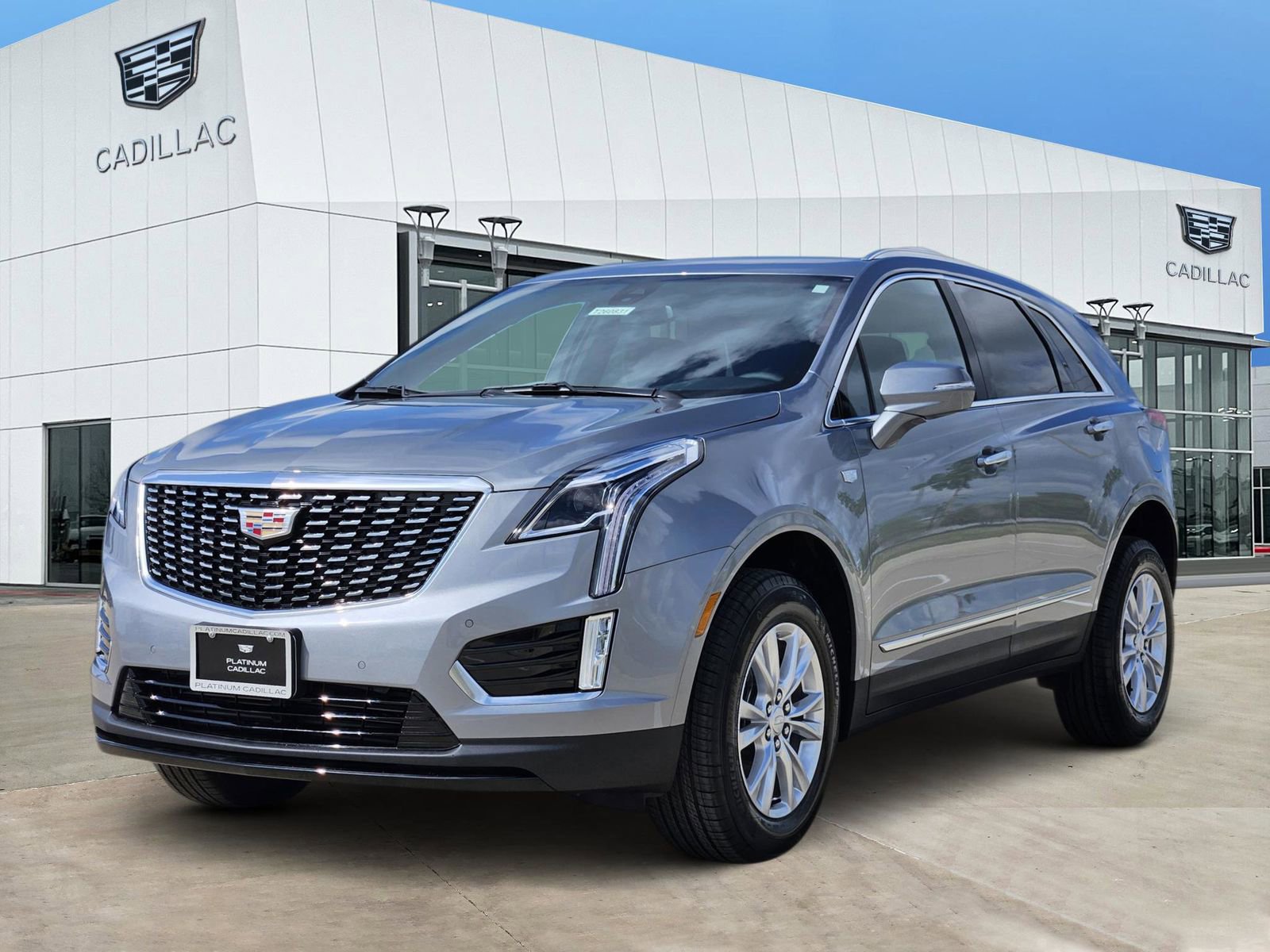 New 2026 Cadillac XT5 Luxury image 2