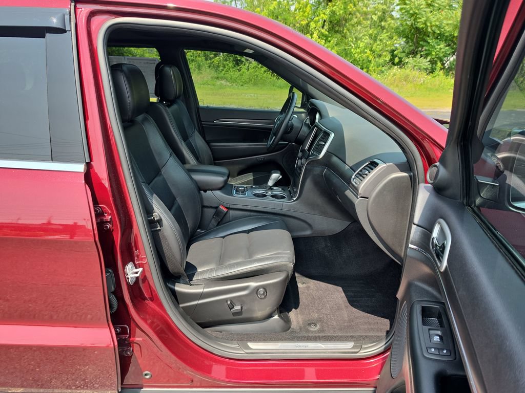 Used 2018 Jeep Grand Cherokee Limited AWD/4WD image 13