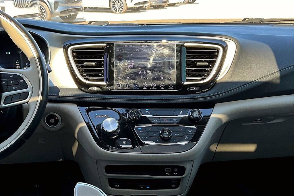 Used 2018 Chrysler Pacifica Limited image 8