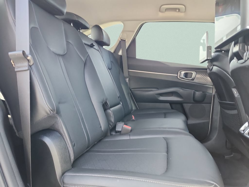Used 2022 Kia Sorento S FWD image 33