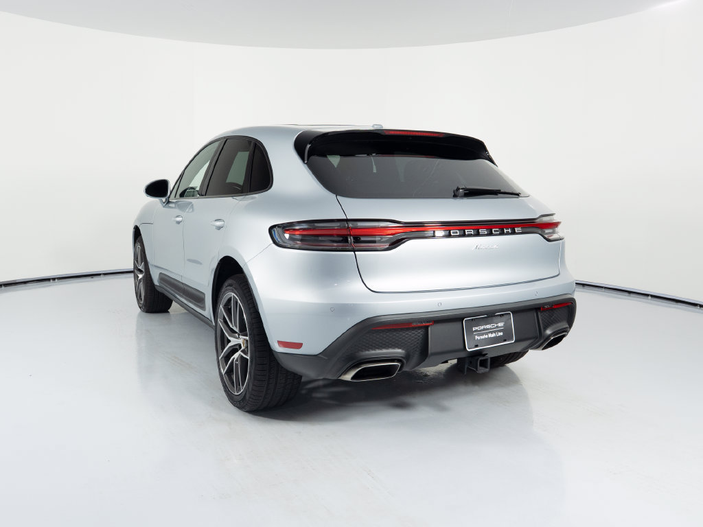 Certified 2026 Porsche Macan AWD/4WD image 3