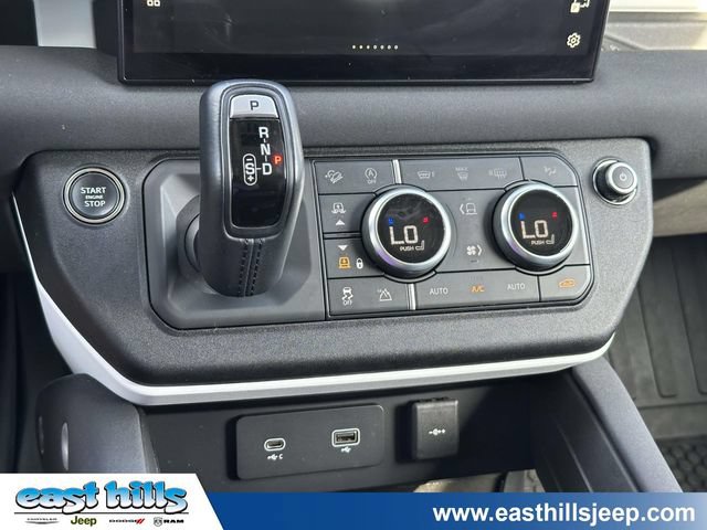 Used 2023 Land Rover Defender 130 SE AWD/4WD image 40