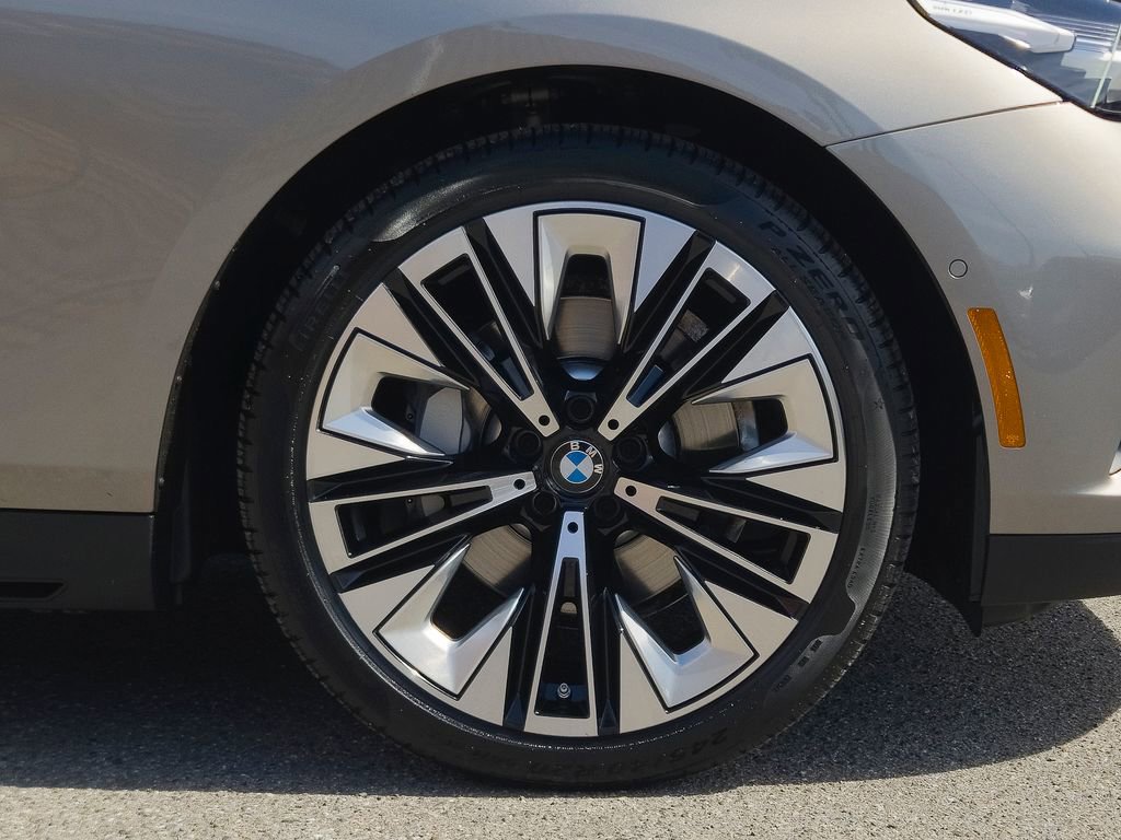 Used 2025 BMW 530i image 7