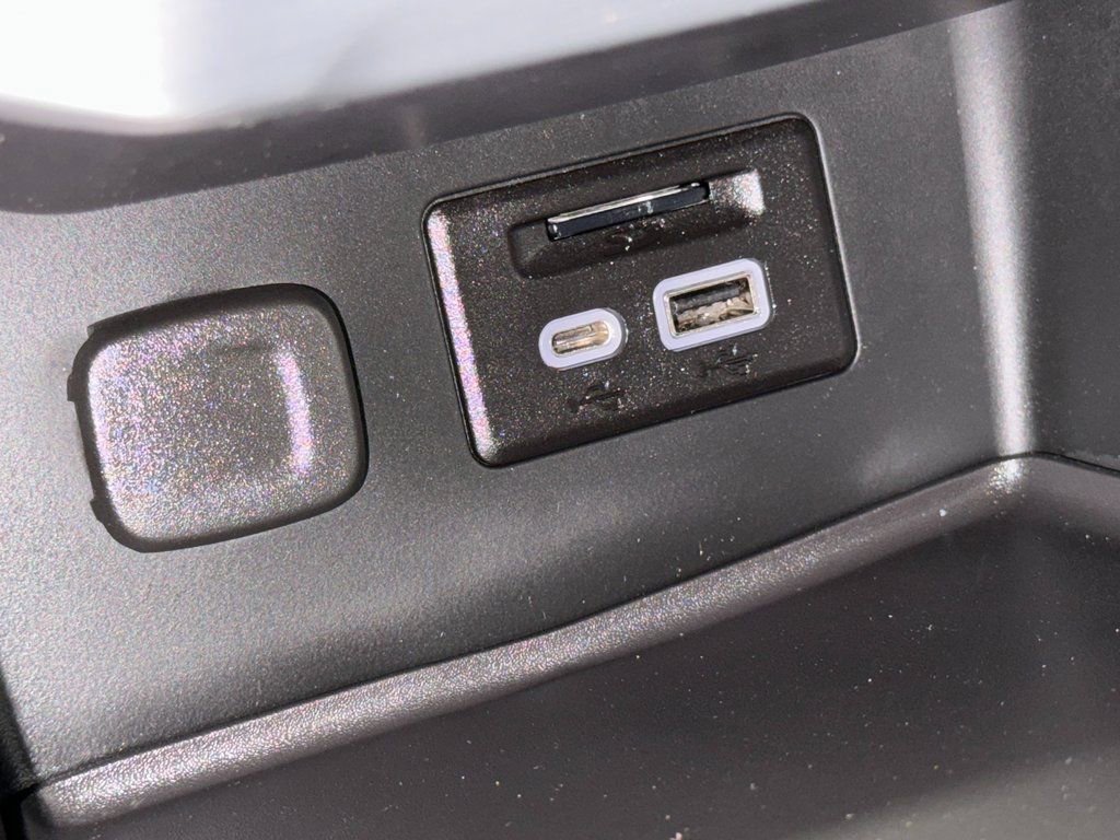 Used 2023 GMC Acadia SLT image 36