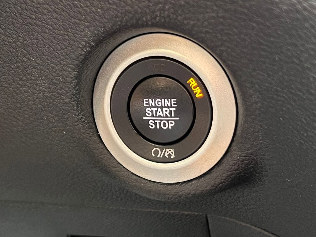 Used 2022 Chrysler Pacifica Pinnacle AWD/4WD image 40
