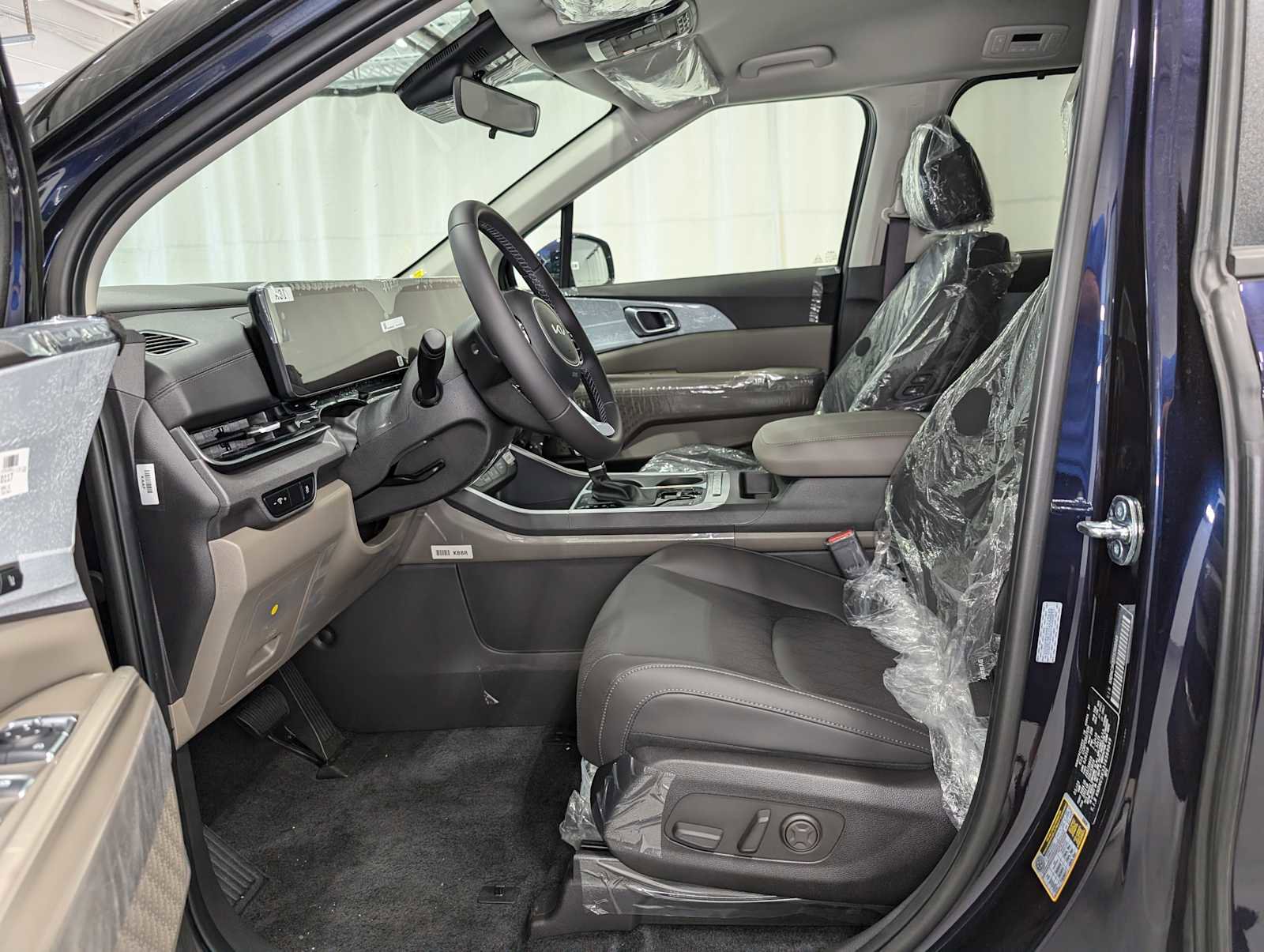 New 2026 Kia Carnival EX image 4