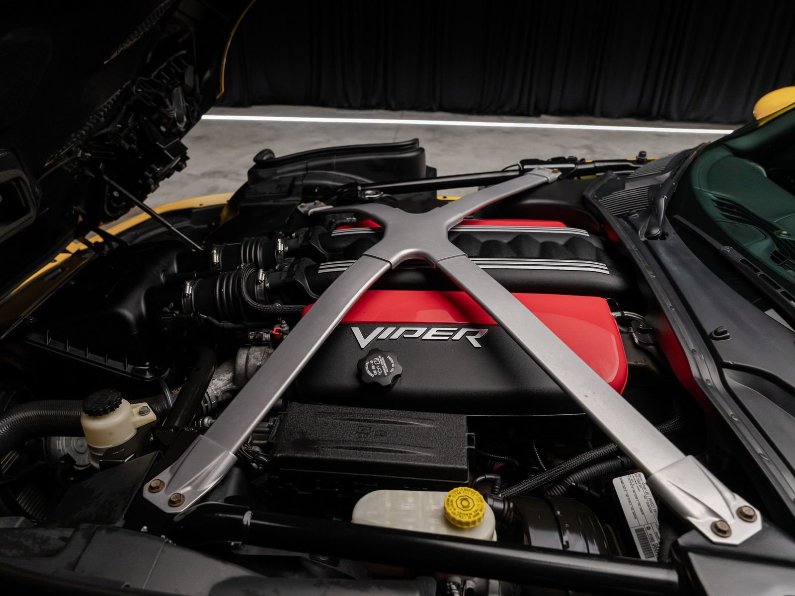 Used 2014 SRT Viper SRT-10 w/ Grand Touring Package RWD image 31