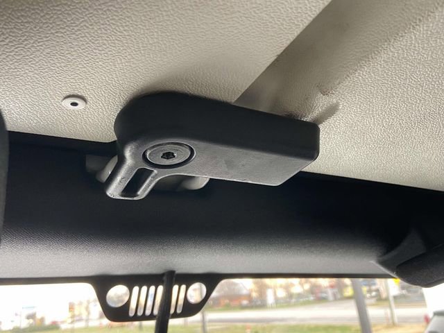 Used 2018 Jeep Wrangler Unlimited Sahara image 26