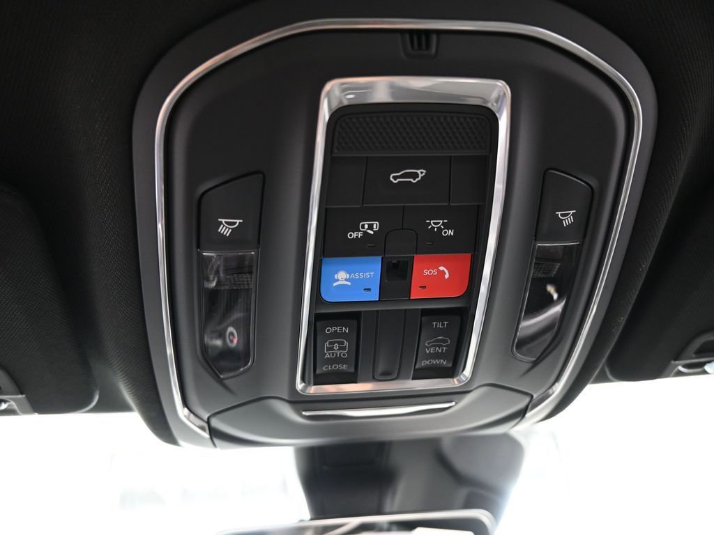 New 2025 Jeep Grand Cherokee Altitude image 24