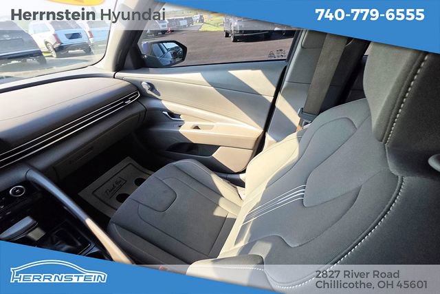 Used 2023 Hyundai Elantra SEL FWD image 11