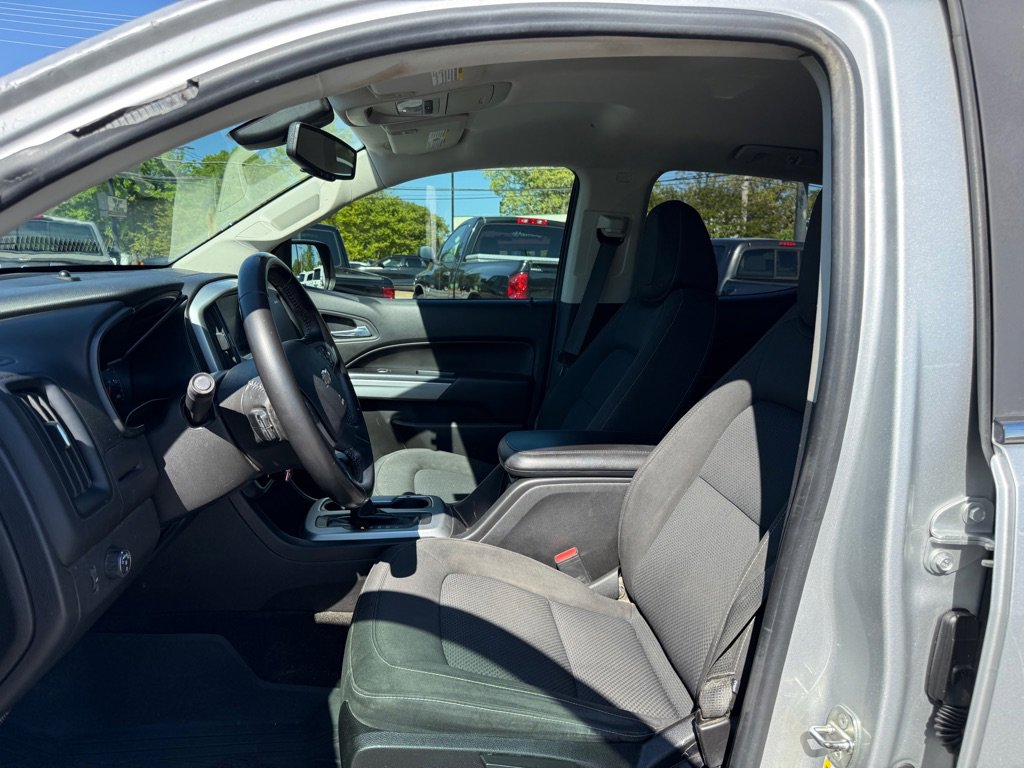 Used 2017 Chevrolet Colorado LT w/ LT Convenience Package image 9