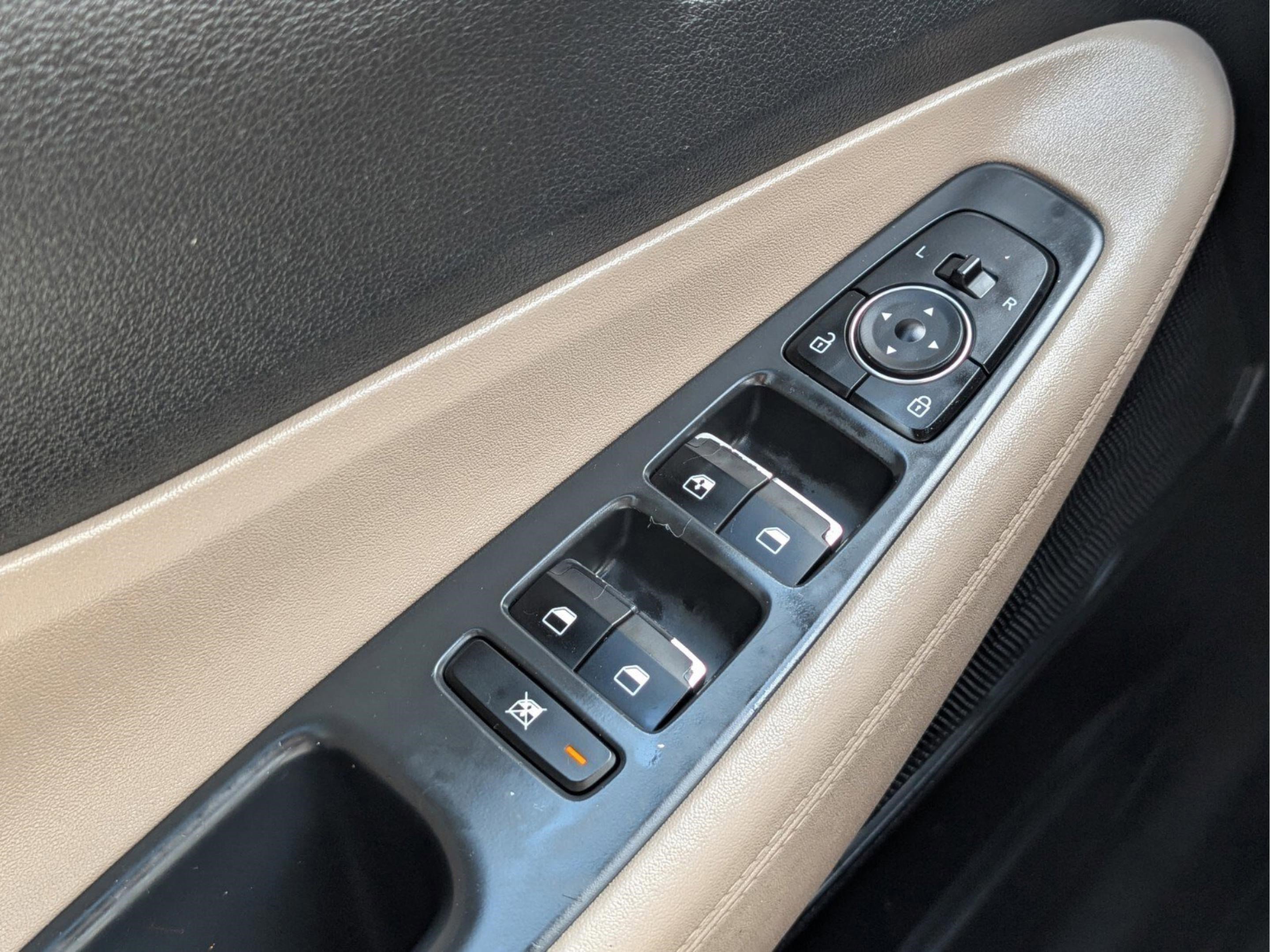 Used 2020 Hyundai Santa Fe SE image 40