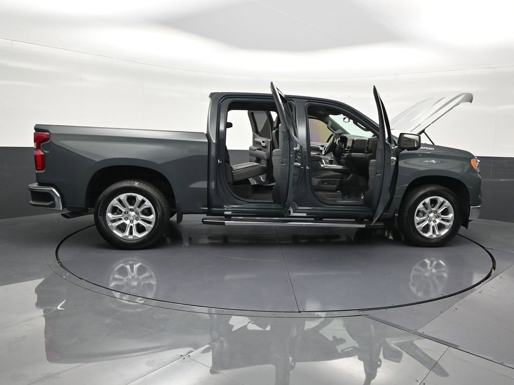 Used 2025 Chevrolet Silverado 1500 LTZ image 32