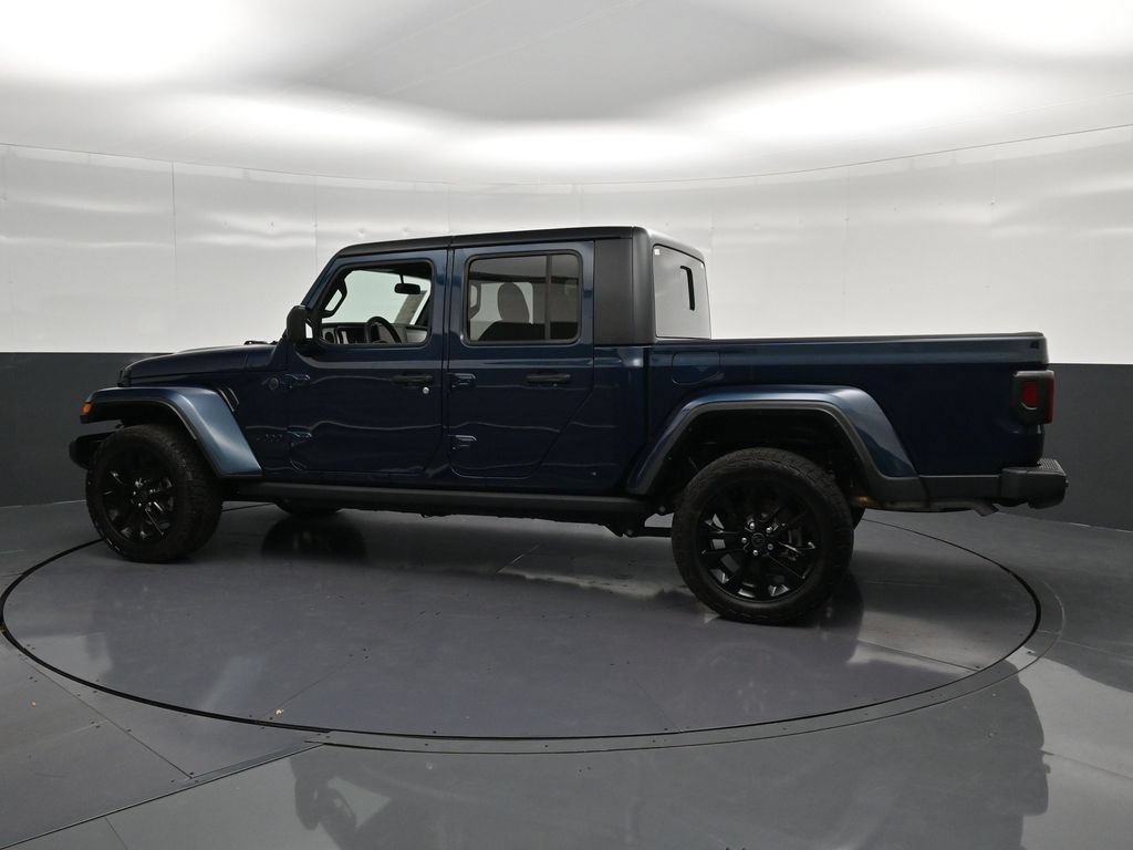 Used 2025 Jeep Gladiator Sport AWD/4WD image 8