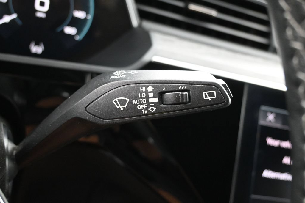 Used 2022 Audi e-tron Premium Plus w/ Premium Plus Package AWD/4WD image 19