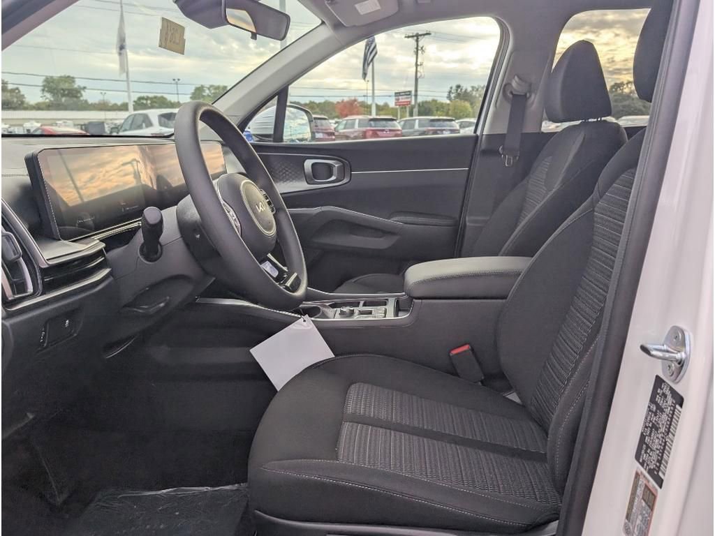 New 2025 Kia Sorento LX image 14