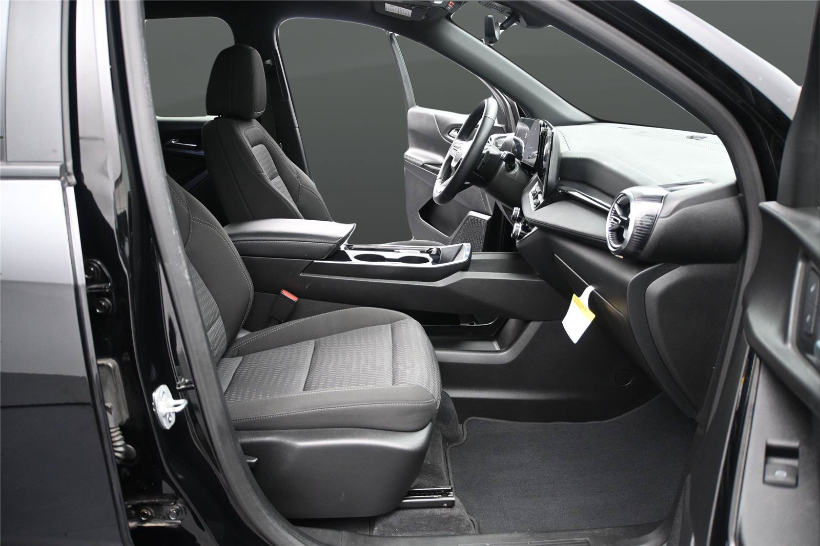 Used 2025 Chevrolet Equinox LT w/ Safety and Technology Package FWD image 14