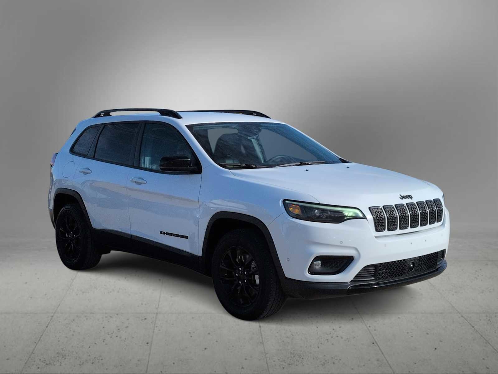 Used 2023 Jeep Cherokee Altitude Lux image 2