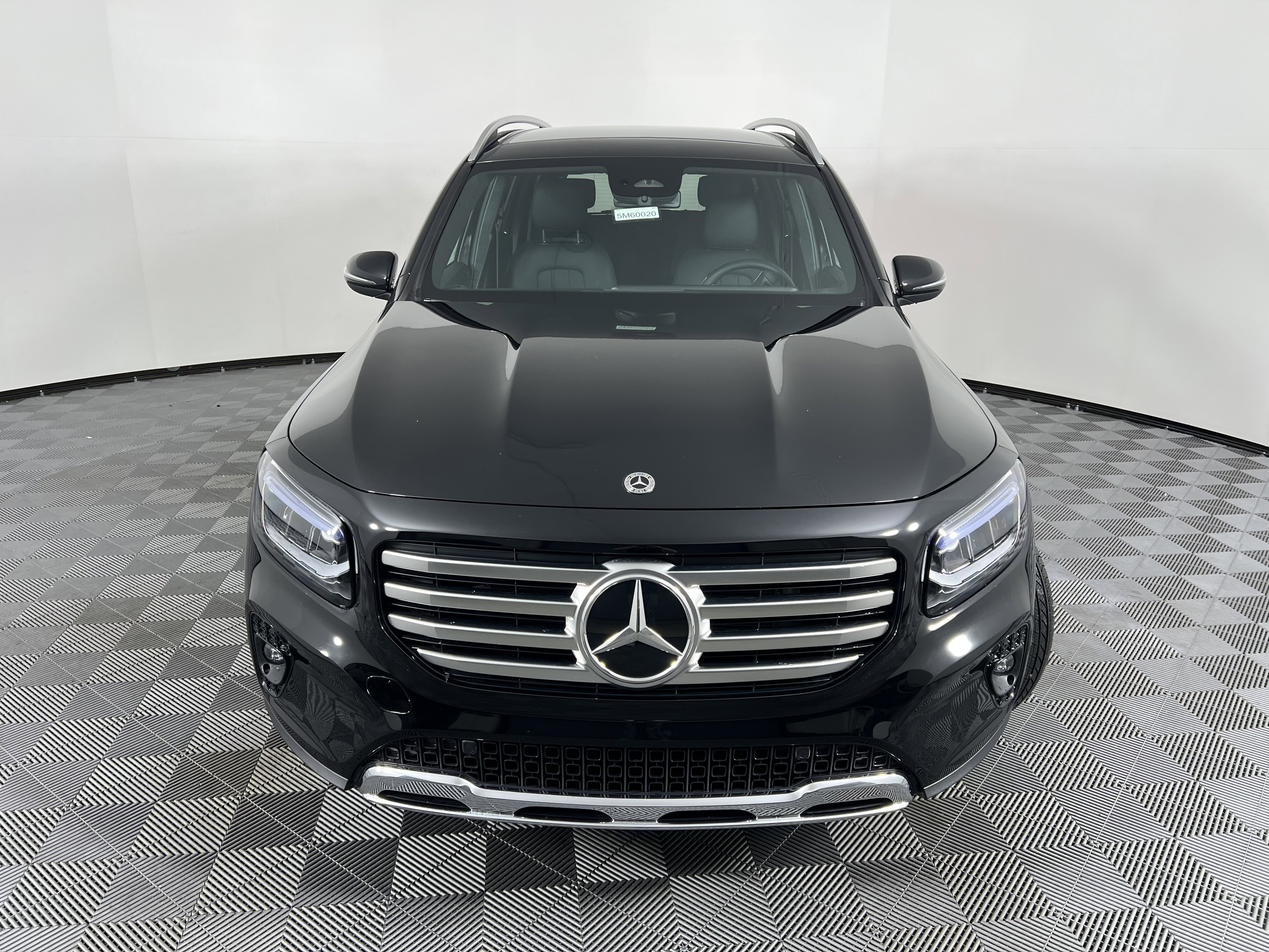 Used 2026 Mercedes-Benz GLB 250 4MATIC image 5