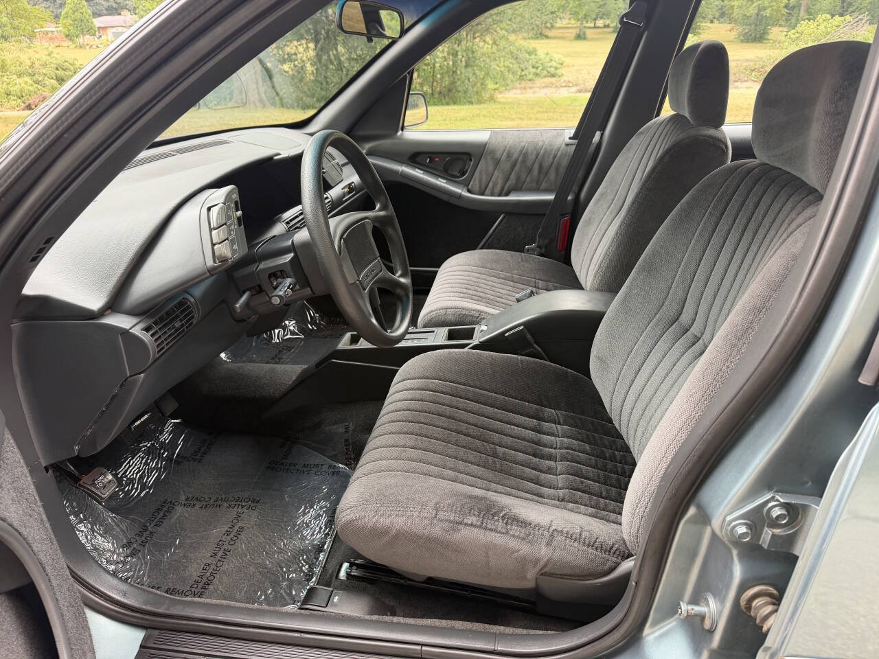 Used 1993 Pontiac Grand Prix LE FWD image 9