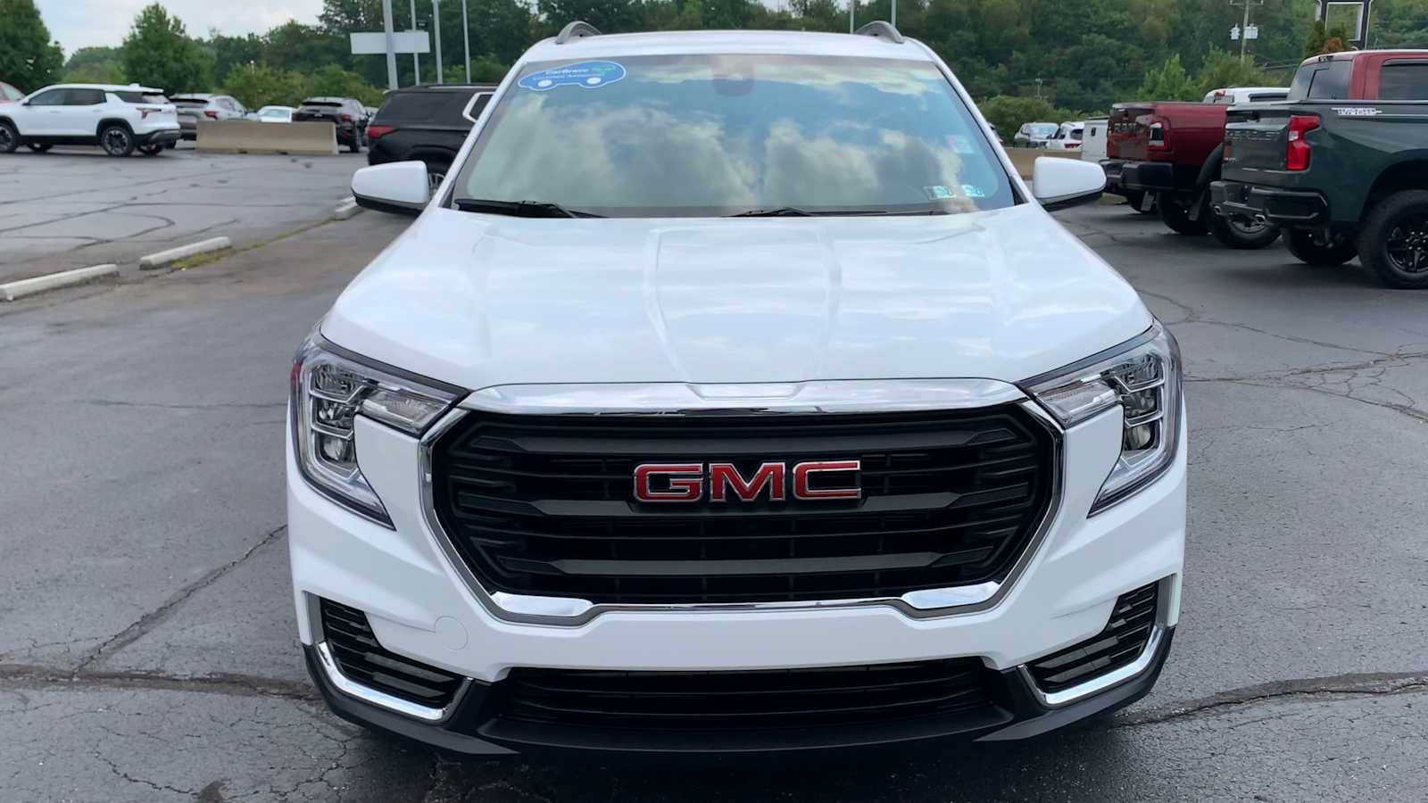 Certified 2022 GMC Terrain SLE w/ Driver Convenience Package AWD/4WD image 3