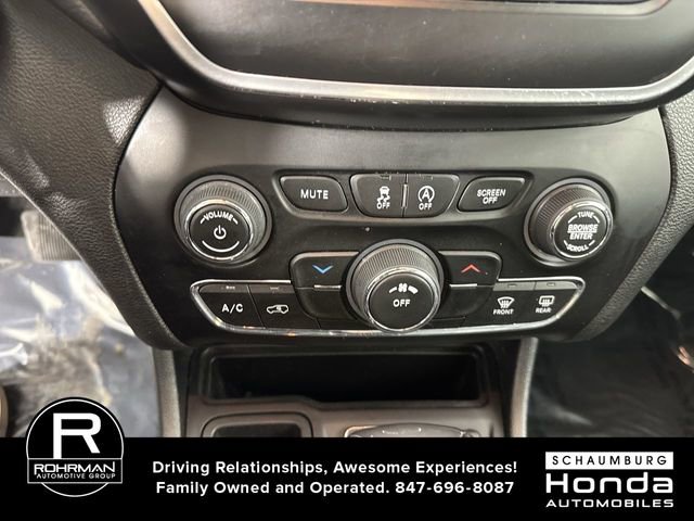 Used 2019 Jeep Cherokee Latitude w/ Cold Weather Group image 9