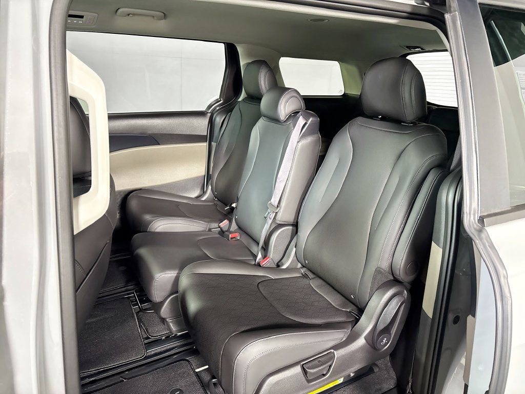 New 2027 Kia Carnival FWD image 19
