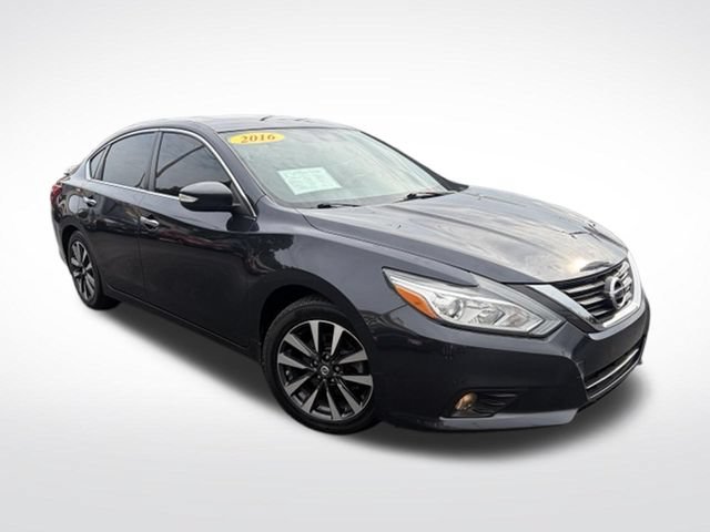 Used 2016 Nissan Altima 2.5 SL w/ 2.5 Technology Package