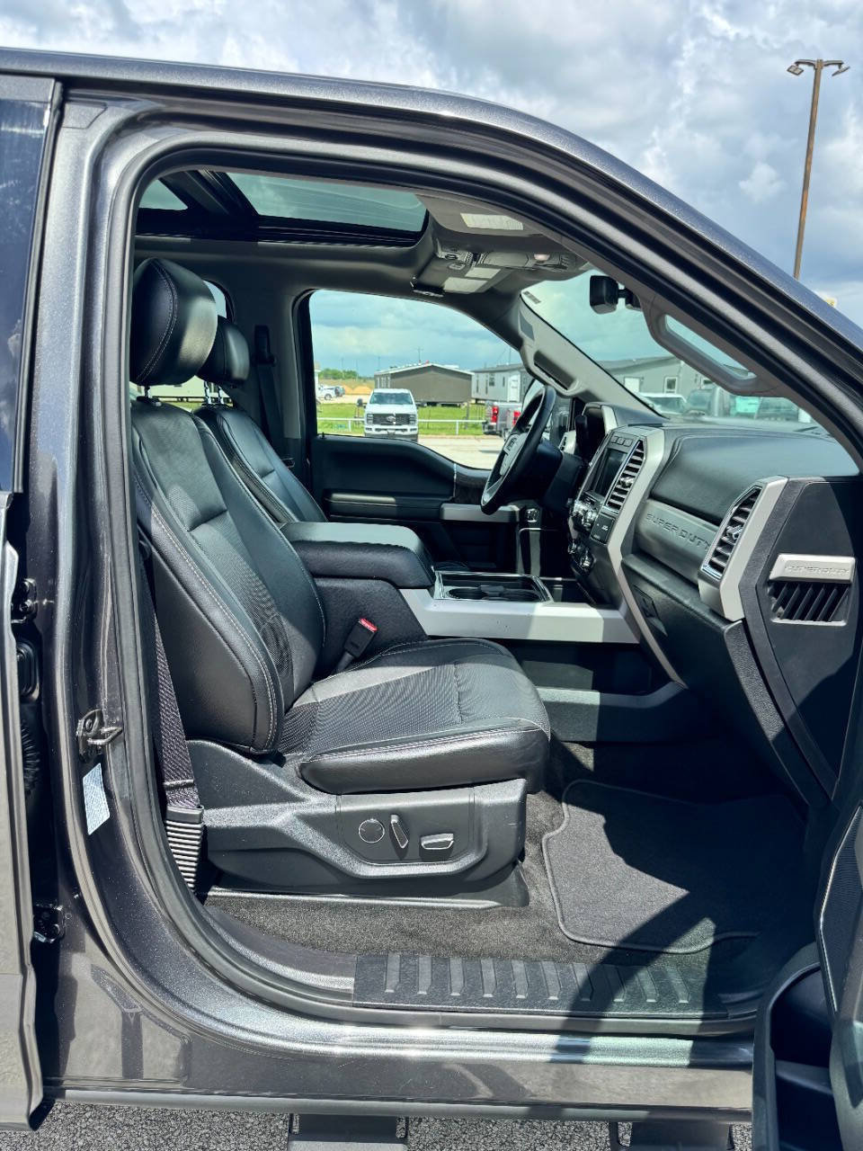 Used 2017 Ford F350 Lariat AWD/4WD image 14